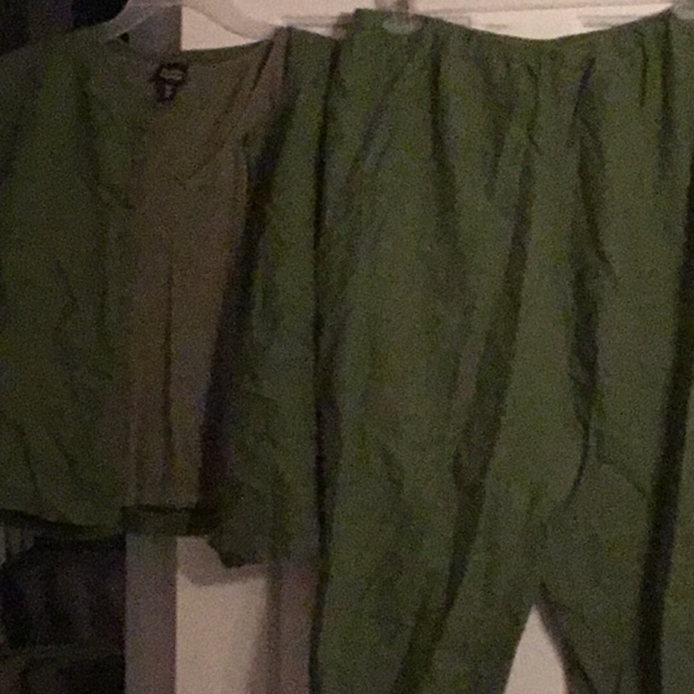 3 pc olive cropped set, set was approx 3-400.00